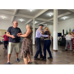 Centro de Convivência do Idoso Jerônimo Stoco “Momi” recebe sessão de fotos gratuita para pessoas idosas